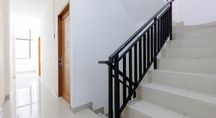 JJ House Mitra RedDoorz Hotel in Jakarta