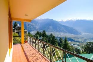 Budget Private Room In Manali, Orchard Retreat Vacation rental in Manali