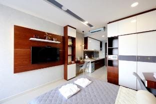 Luxury Studio in Rivergate - Netflix & City View Apartment in Ho Chi Minh City
