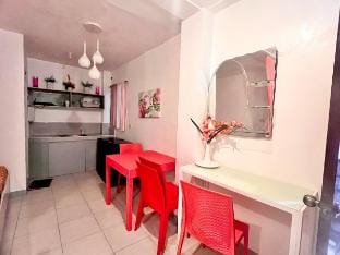 Pink room in Sharon’s apartment, Cebu Vacation rental in Cebu City