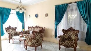 Cozy, Quiet and Clean Home Vacation rental in Cisarua