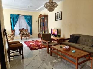 Cozy, Quiet and Clean Home Vacation rental in Cisarua