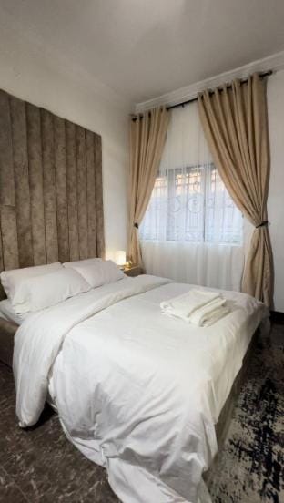 TechSphere Apartment: 10 Mins Drive to Airport Apartment in Lagos