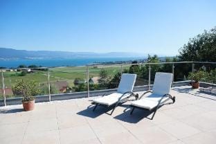 Chalet romantique, Top Panorama, Lac, Montagnes Apartment in Neuchâtel, Switzerland