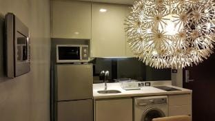 Luxury&Cozy 2BR DowntownWalk2BTS GigabyteWI-FI Apartment in Bangkok