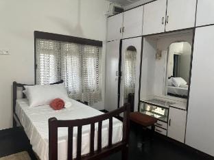 Entire House | Sleep 7 | Close to Airport | Clean Vacation rental in Negombo