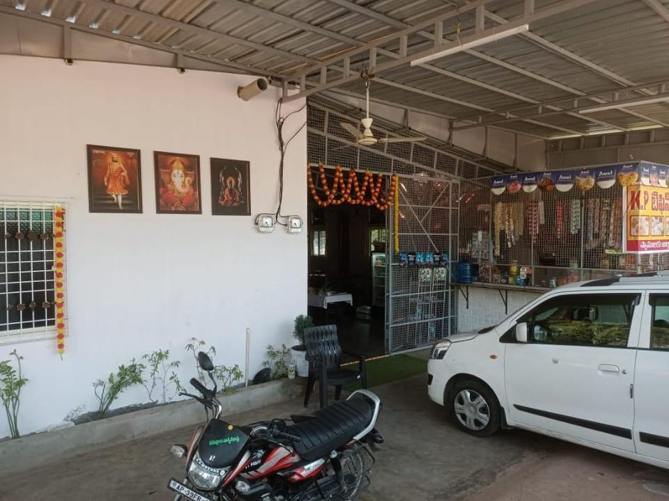 Pareshan Family Cottages Hotel in Telangana