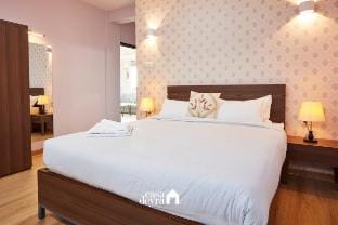 Hidden pearl @Jhamel 3BHK apartment by Casa Deyra Apartment in Kathmandu