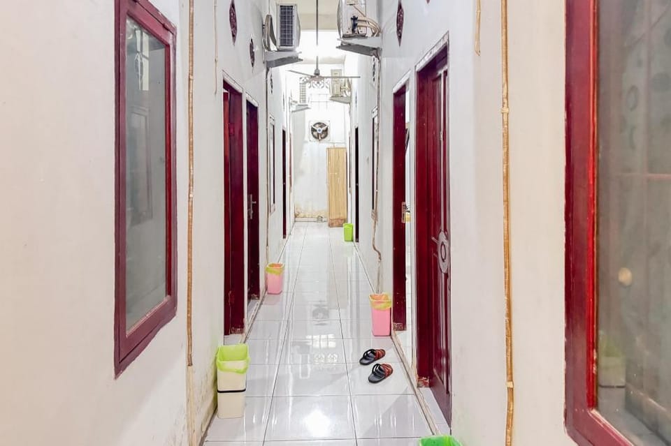 RedDoorz @ Wisma Hiro Dwikora Palembang Hotel in Indonesia