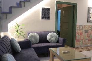 Privé: 3BHK Penthouse w Private Terrace & Cook Apartment in Jaipur