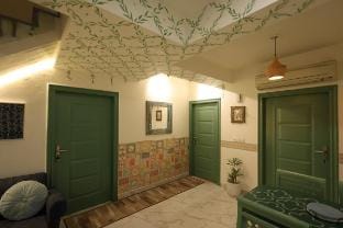 Privé: 3BHK Penthouse w Private Terrace & Cook Apartment in Jaipur