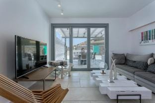 Villa Sapphire 6bed with Pool & Hot Tub in Ornos Villa in Mykonos, Mikonos 846 00, Greece
