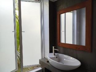 Villa in Midigama Ahangama Lake view Bedroom Vacation rental in Southern Province