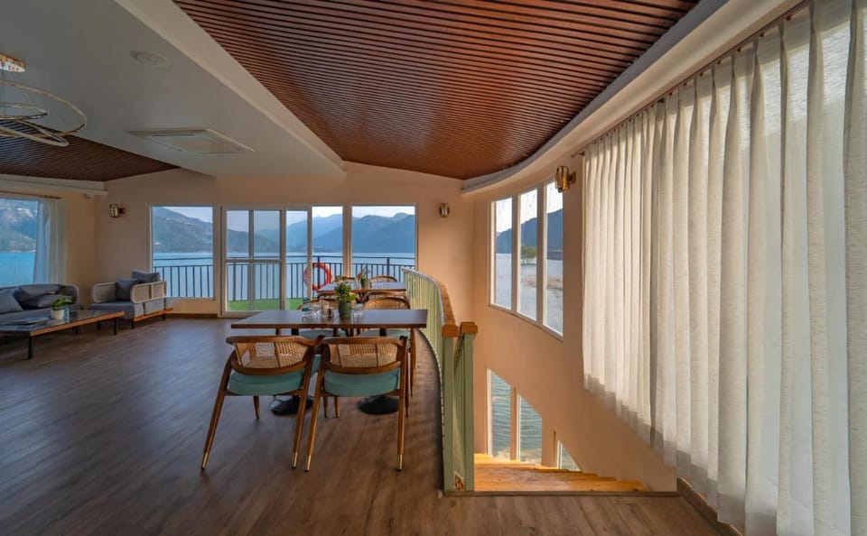 Divine Lake Cruise Hotel in Uttarakhand