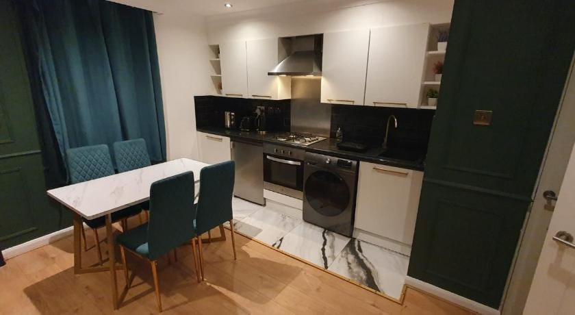 Luxurious Flat 19min from London, 7min to station Apartment in Harrow