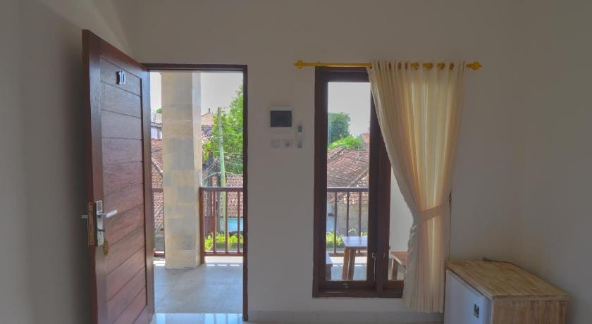 Ken Ken Guest House Bed and Breakfast in Kuta