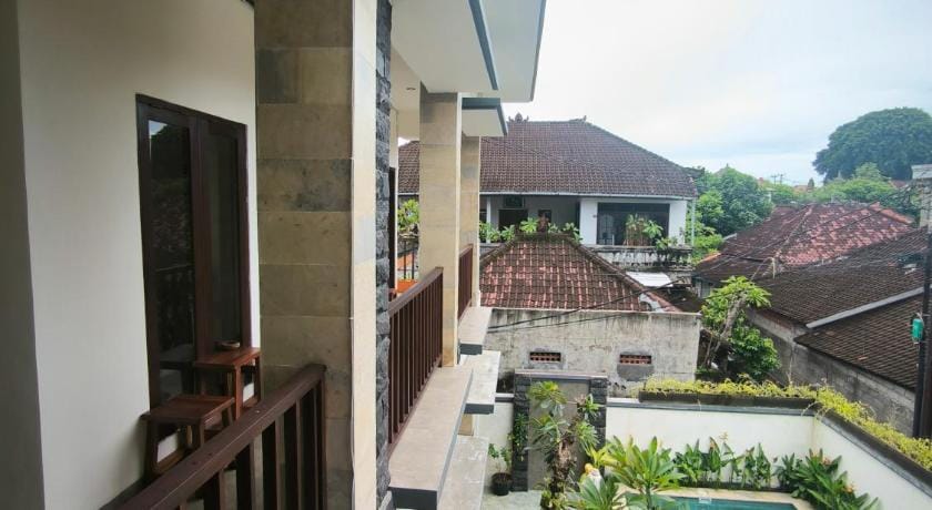 Ken Ken Guest House Bed and Breakfast in Kuta