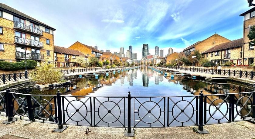 Cosy One Bedroom Apartment - London Docklands Apartment in London Borough of Lewisham