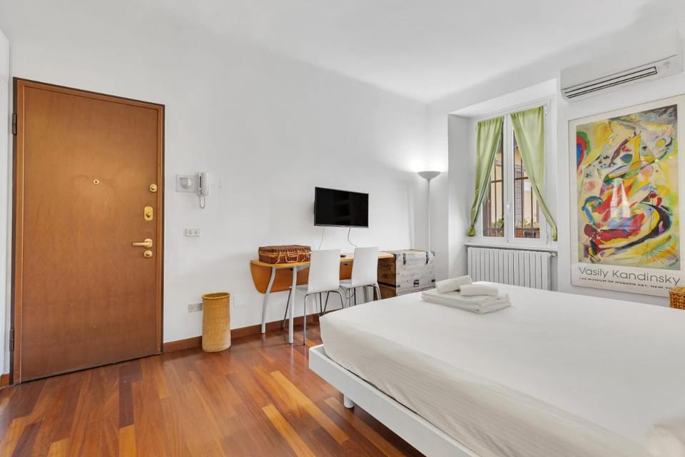 Naviglio 13 Apartment in Milan