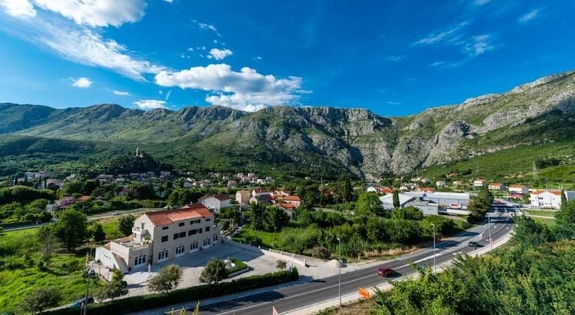 Apartments Azzurro- Three Bedroom Apartment with Terrace and Hot Tub Azzurro I-donji Apartment in Dubrovnik