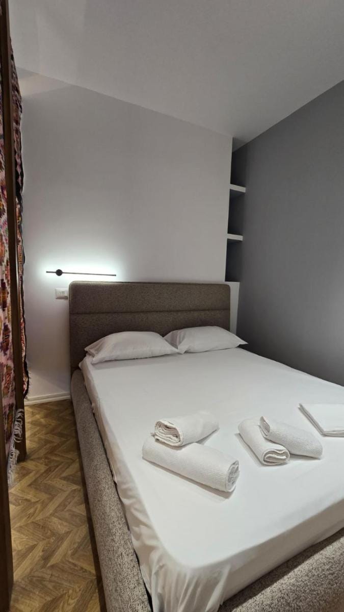 Tirent Apartment-Modern Bedrooms Stay Near Liqeni i Thatë Apartment in Tirana