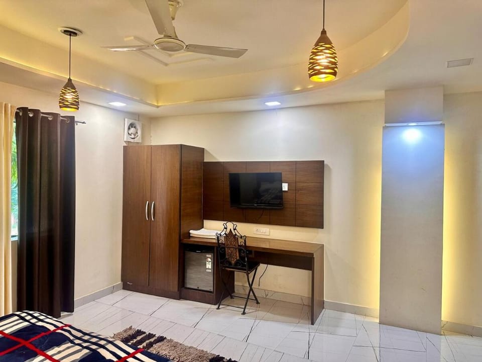 Taj Castle Homestay sutable for 17 Peoples Apartment in Agra