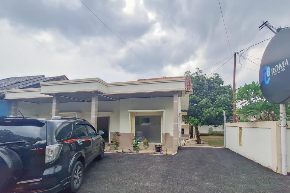 RedDoorz at Roma 88 Tomo Sumedang Hotel in West Java