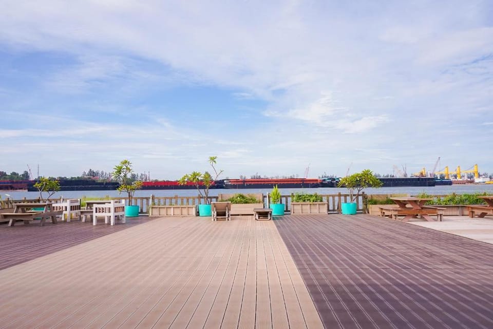 Kelong Mangrove Seafood Restaurant & Villa Hotel in Riau Islands, Indonesia