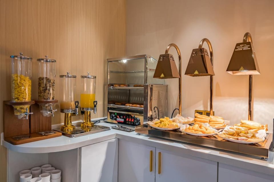 De Quan Luxury Hotel (Guomao Jintai Road Subway Station Branch) Hotel in Beijing