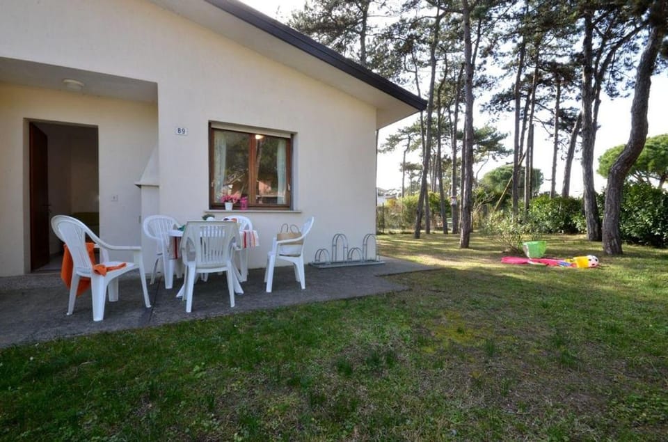 Spacious family bungalow with private fenced garden near the beach Apartment in Lignano Sabbiadoro