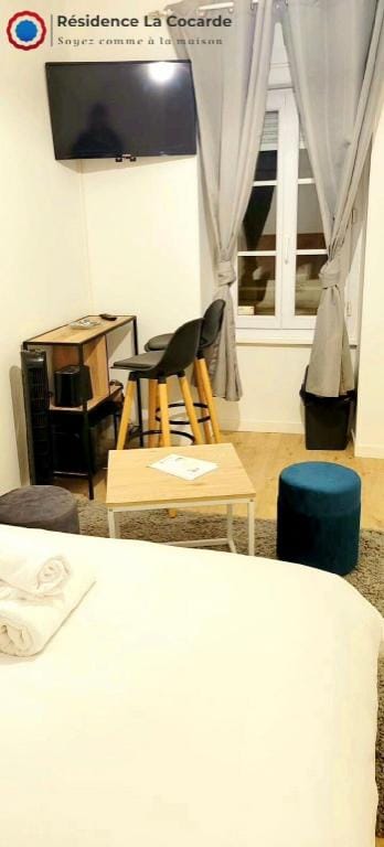 La Cocarde, Studio type Suite n1, Bourges Centre Hotel in Bourges