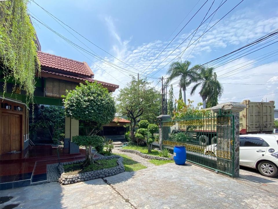 Rumah Singgah Anggrek Syariah RedPartner Hotel in East Java