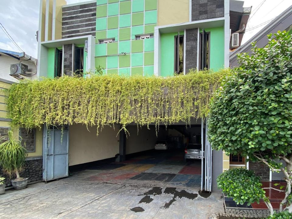 Rumah Singgah Anggrek Syariah RedPartner Hotel in East Java