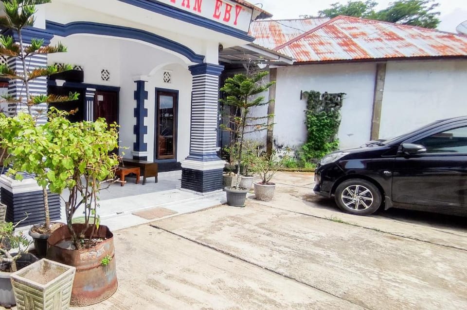 RedDoorz Syariah @ Penginapan Eby Padang Hotel in West Sumatra, Indonesia