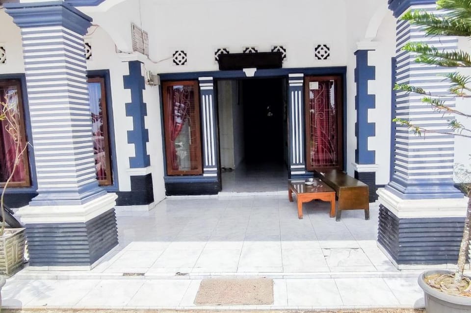 RedDoorz Syariah @ Penginapan Eby Padang Hotel in West Sumatra, Indonesia