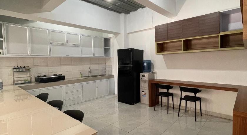 9 Residence Guesthouse Syariah Cilandak Bed and Breakfast in South Jakarta City
