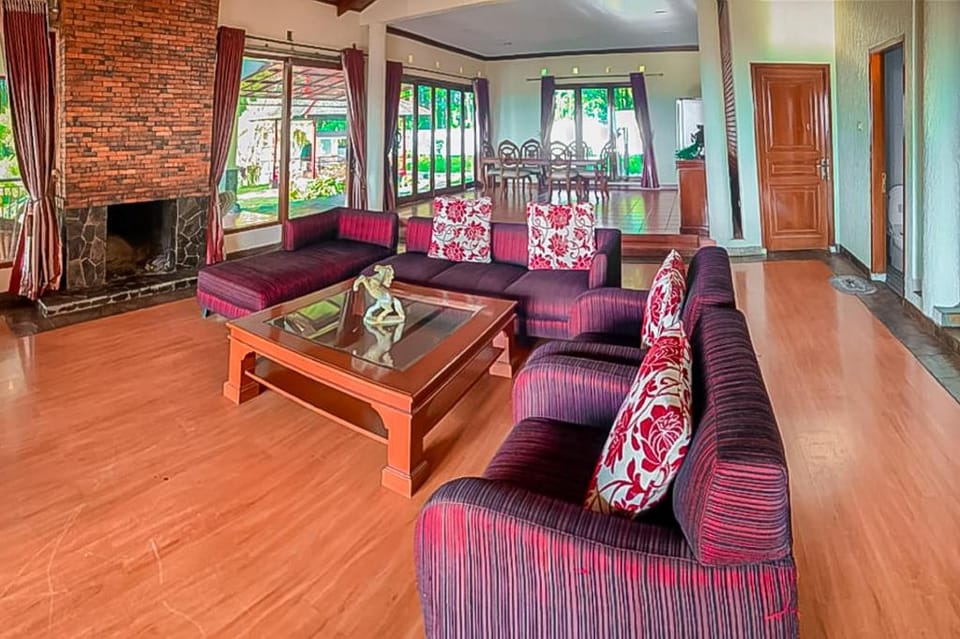 Villa Dua Sisi RedPartner Hotel in Cisarua