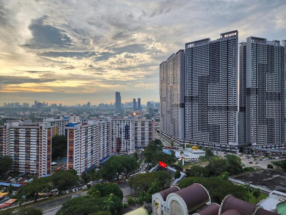 Amorous Feel KL #Jacuzzi #NFLX #Prjscn120" #KTV Apartment in Federal Territory of Kuala Lumpur