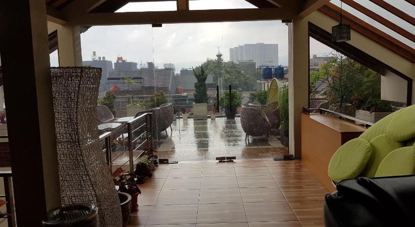 G10 Guest House Near Asia Afrika Bandung Bed and Breakfast in Bandung