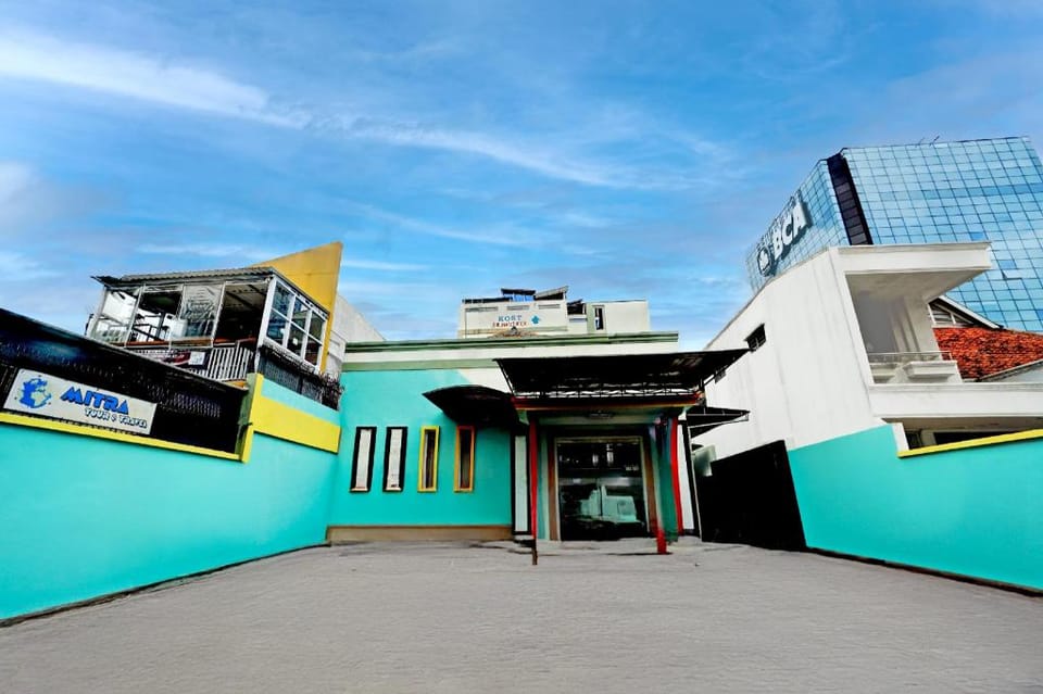 Hotel O Tegalsari Near Tunjungan Plaza Hotel in Surabaya