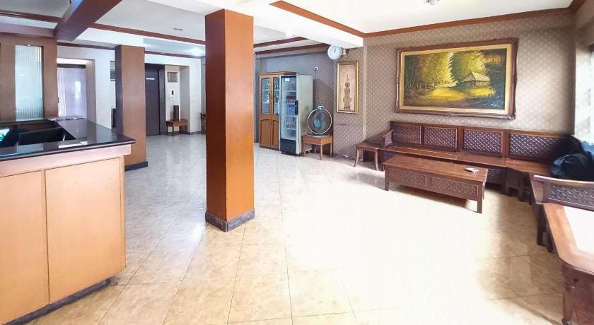 OYO Life 90380 Andalus Hotel Syariah Hotel in Surabaya