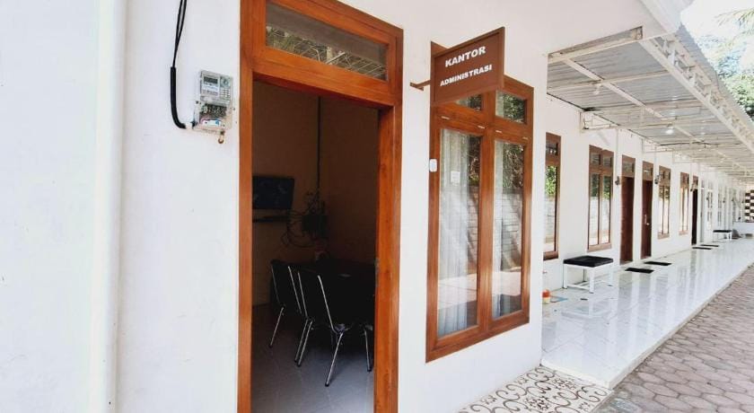 OYO Life 93185 Ayani Guest House Hotel in East Java