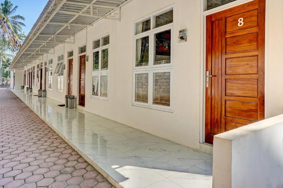 OYO Life 93185 Ayani Guest House Hotel in East Java