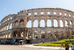 Family hotel Apartment in Pula