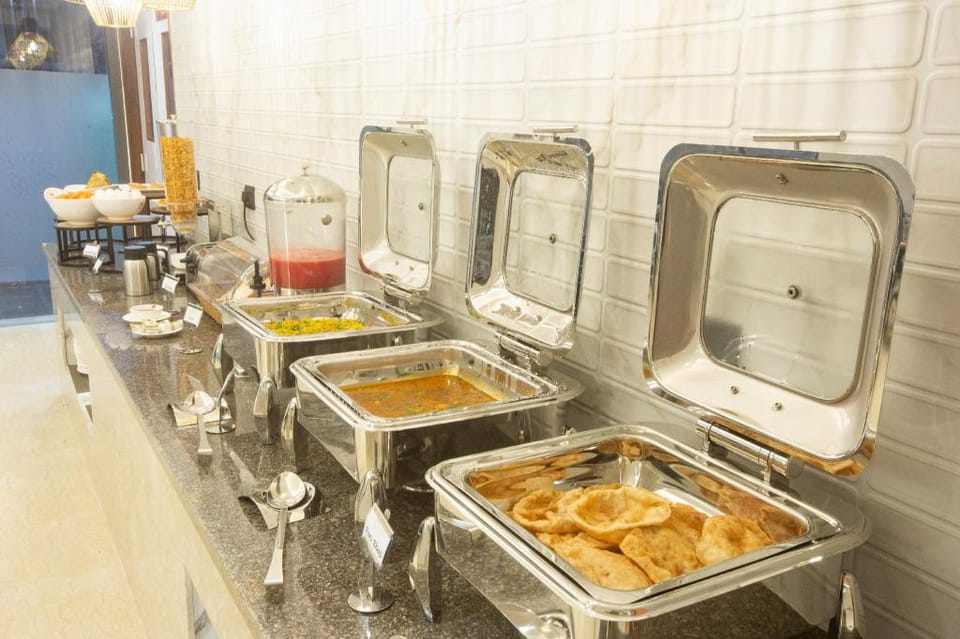 Hotel triton Grand Hotel in New Delhi