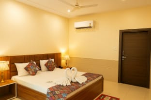 SHRI RADHA KUNJ Vacation rental in Uttar Pradesh