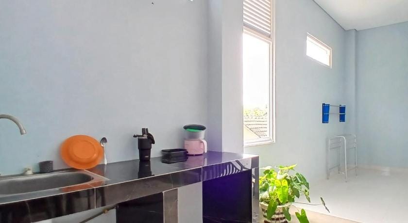 Priyanka Guesthouse Syariah Maguwo Mitra RedDoorz Hotel in Special Region of Yogyakarta