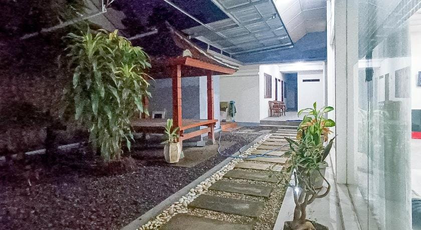 RedDoorz @ RRR Guesthouse Mataram Hotel in West Nusa Tenggara, Indonesia