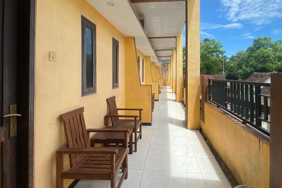 RedDoorz @ Ratu Homestay Syariah Near Lippo Mall Banyuwangi Motel in East Java
