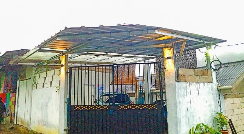 Rezha Homestay Puncak RedPartner Hotel in Cisarua